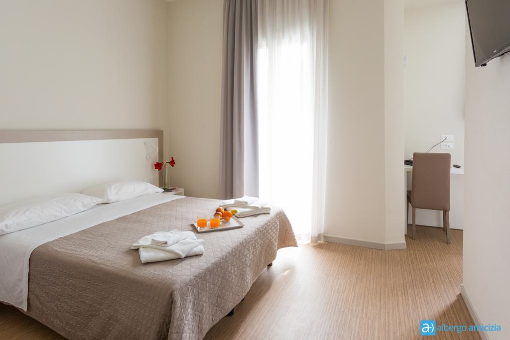 Hotel Amicizia Rimini Exterior photo